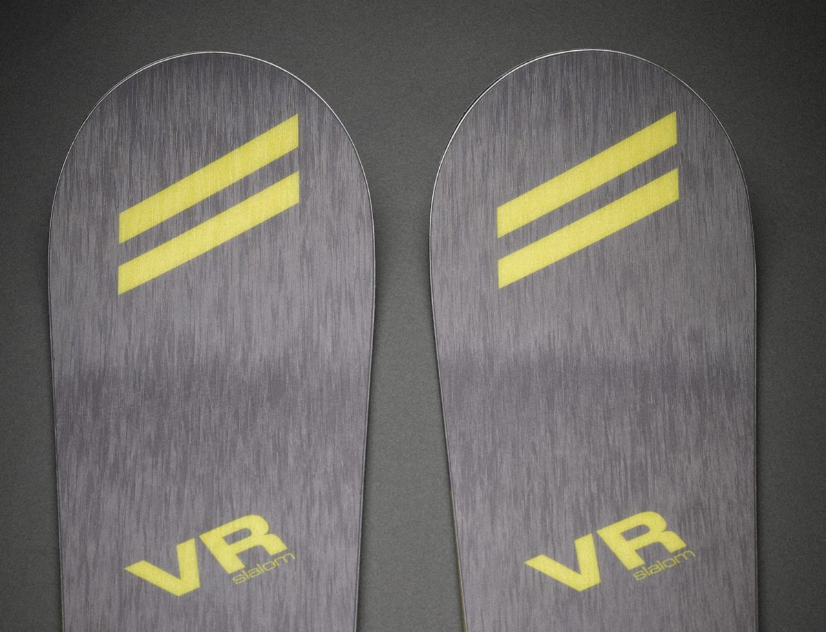 vr-slalom-avant-du-ski-min-1200x919